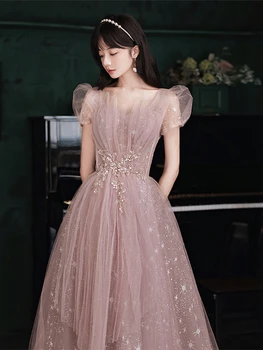 Грациозна розова шаферка рокля бутер ръкав V врата апликация Sequined блясък тюл нагънат A-Line дълго сватбено парти абитуриентски рокли